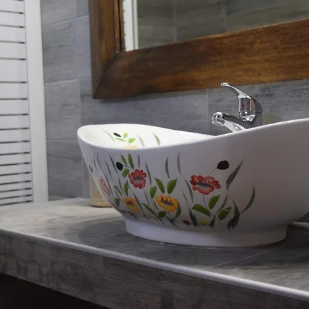 Val Di Compare Ithaka